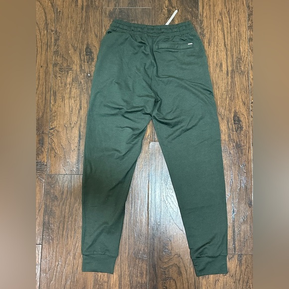 NWOT Vuori Sunday Performance Jogger - Picture 3 of 6